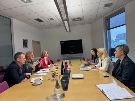 Predstavniki GZS na srečanju pri ministrici za digitalno preobrazbo