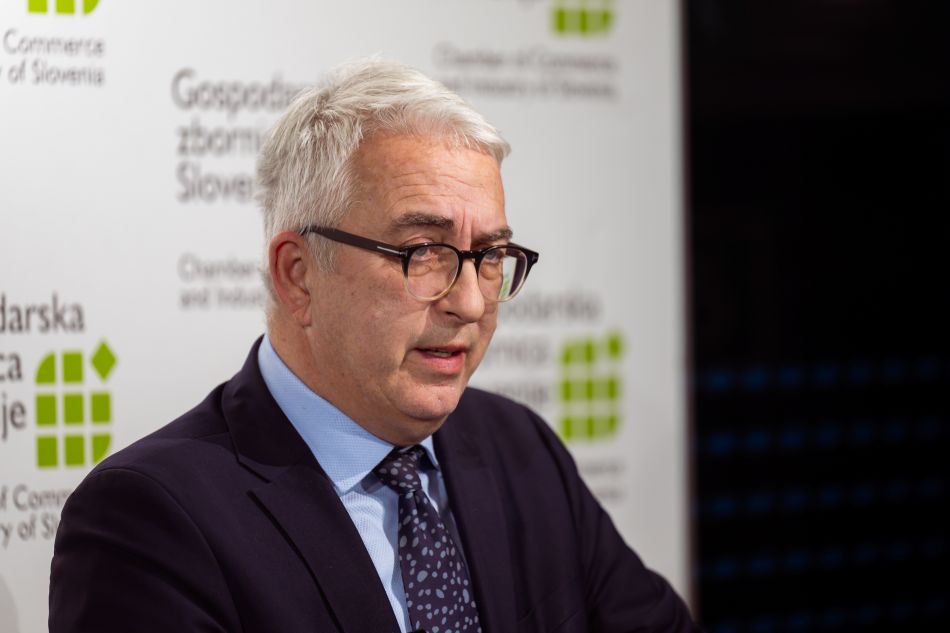 Gospodarstvo je šokirano! GZS: 16-odstotna uskladitev minimalne plače je nevarna predvolilna poteza