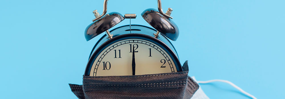 Od polnoči prepoved prehajanja med regijami, od torka tudi prepoved gibanja med 21. in 6. uro